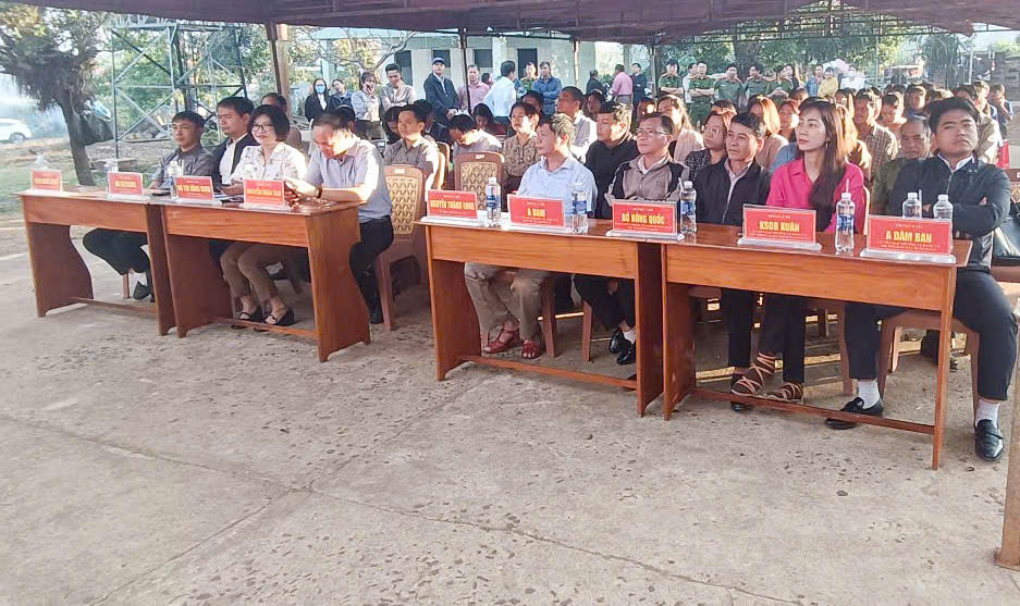 Các đại biểu tham dự lễ ra quân
